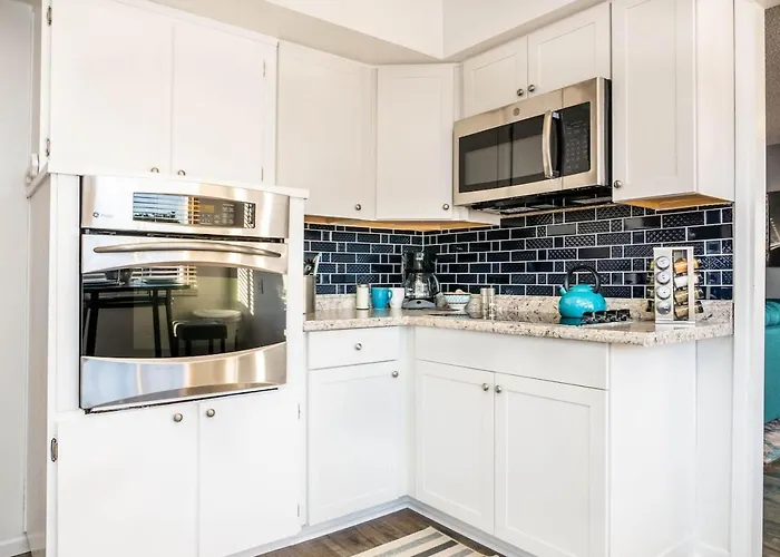 Modern, Oasis! Private Pool, Sleeps 12 Hébergement de vacances Tempe
