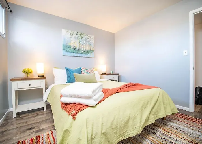 Modern, Oasis! Private Pool, Sleeps 12 *